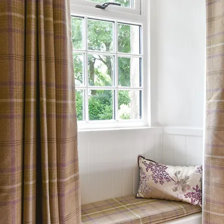 Rose - Uk34067 Holiday home